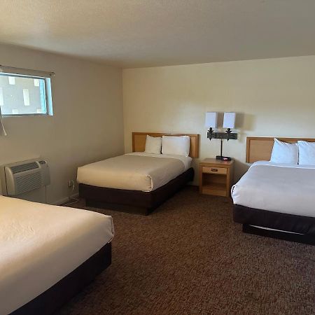 Big Bend Traveler'S Inn Great Bend Екстер'єр фото