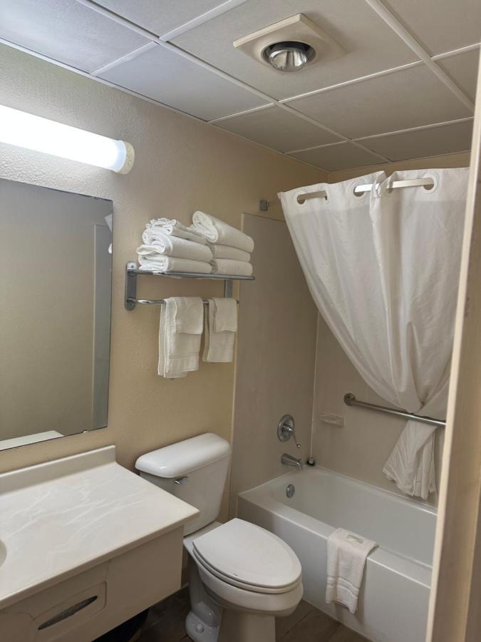 Big Bend Traveler'S Inn Great Bend Екстер'єр фото