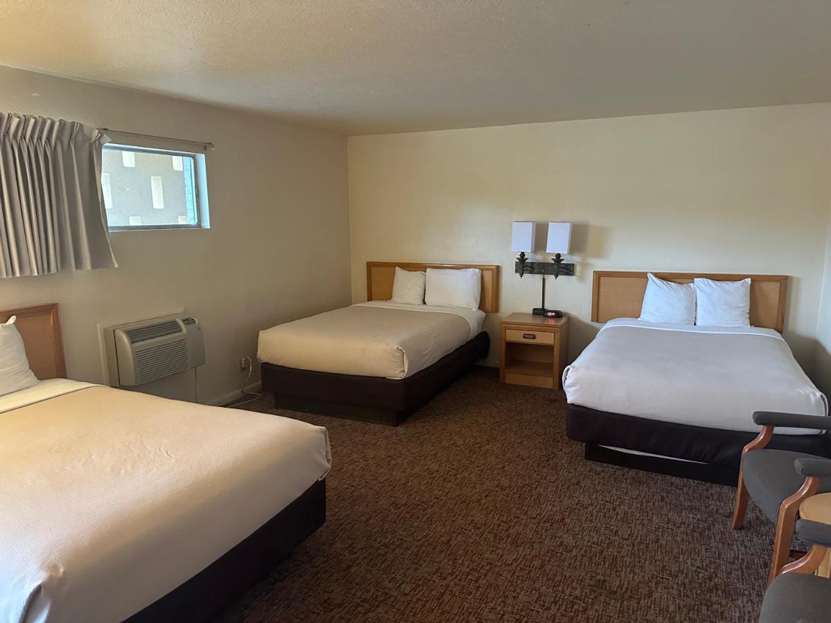 Big Bend Traveler'S Inn Great Bend Екстер'єр фото